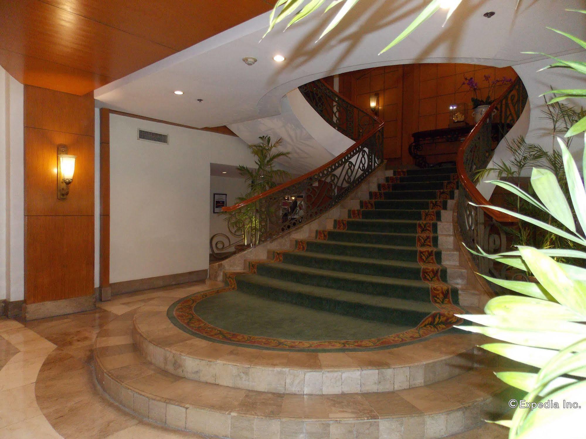 Sarabia Manor & Convention Center Hotel Iloilo City Exterior photo